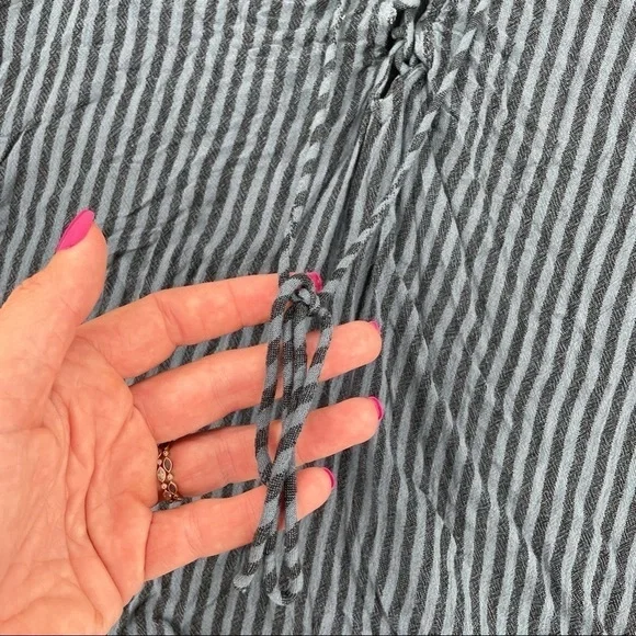 BILLABONG Women’s Blue Striped Long Sleeved Blouse Lace Up size: Medium - Picture 3 of 9